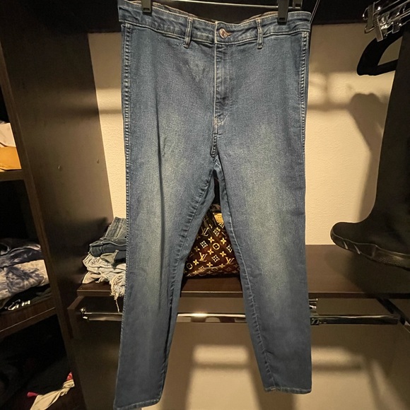Cute High Rise Jeans - Picture 5 of 5